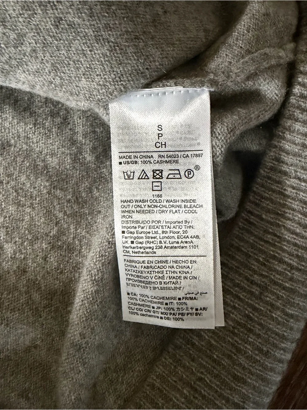 Banana Republic Men's V-Neck Sweater in Light Gray Heather